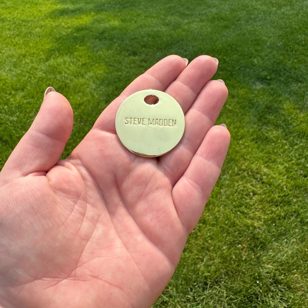 Steve Madden Gold Round Tag
